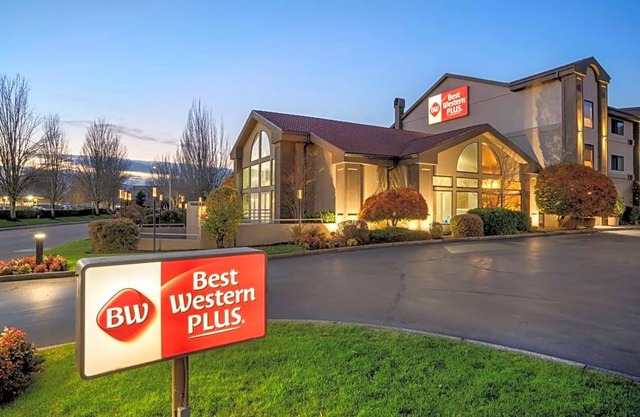 2-Star Hotel ∙ Best Western Plus Mill Creek Inn