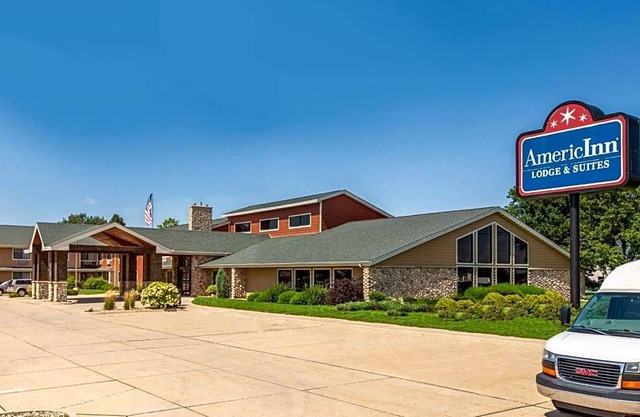 2-Star Hotel ∙ AmericInn by Wyndham Cedar Falls