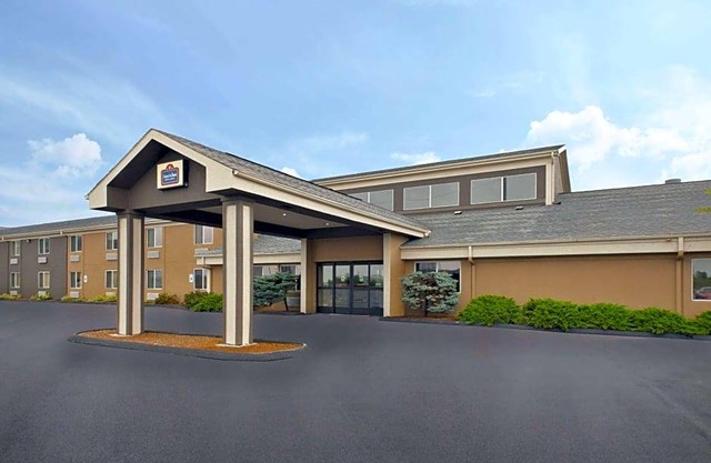 2-Star Hotel ∙ AmericInn by Wyndham Bay City