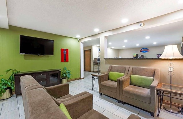 2-Star Hotel ∙ Baymont by Wyndham Louisville South I 65