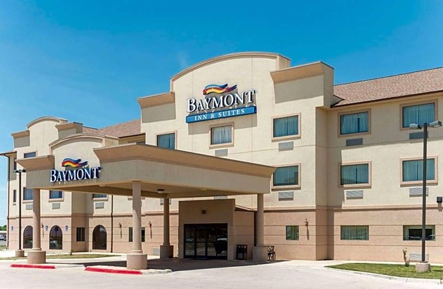 2-Star Hotel ∙ Baymont by Wyndham Perryton
