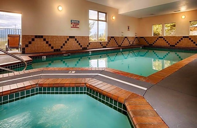 2-Star Hotel ∙ BEST WESTERN PLUS Hartford Lodge