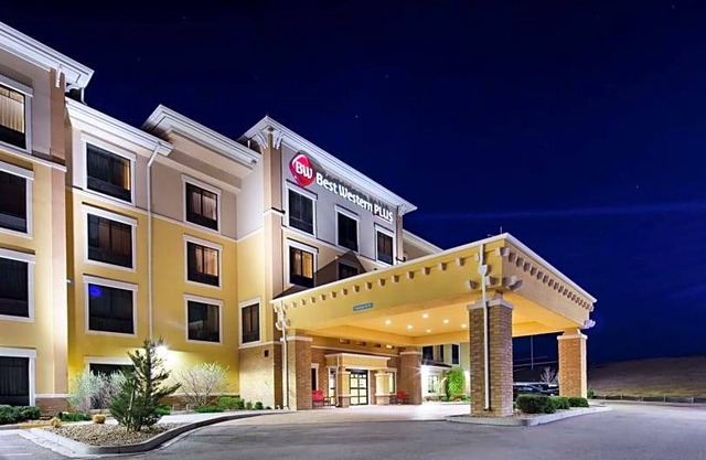 2-Star Hotel ∙ Best Western Plus Hudson Hotel & Suites