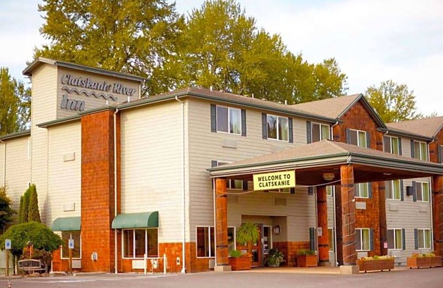 2-Star Hotel ∙ Clatskanie River Inn