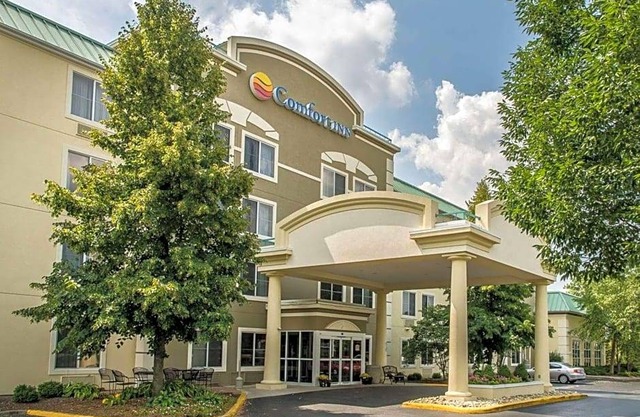 2-Star Hotel ∙ Comfort Inn North/Polaris