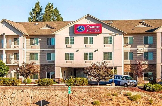 2-Star Hotel ∙ Comfort Suites Redmond Airport