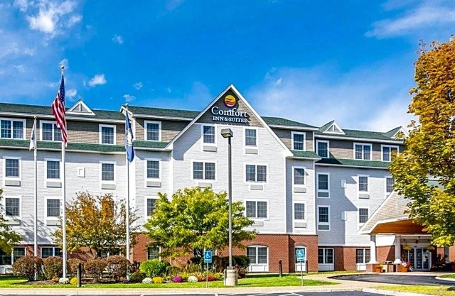 2-Star Hotel ∙ Comfort Inn & Suites Dover-Portsmouth