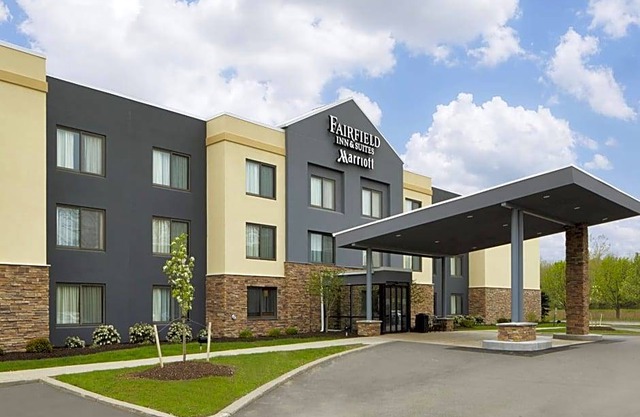 2-Star Hotel ∙ Fairfield Inn by Marriott Rochester East