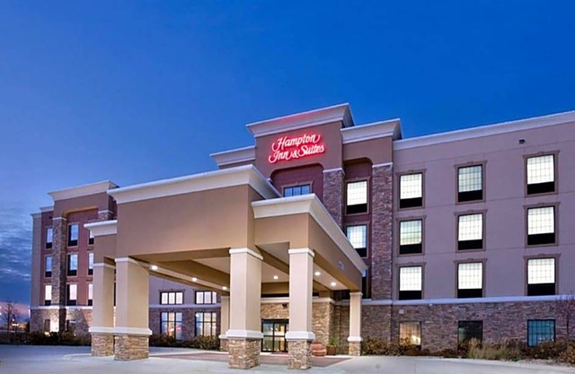 2-Star Hotel ∙ Hampton Inn and Suites St. Cloud