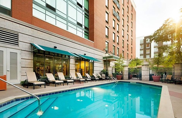 2-Star Hotel ∙ Hampton Inn & Suites Little Rock-Downtown