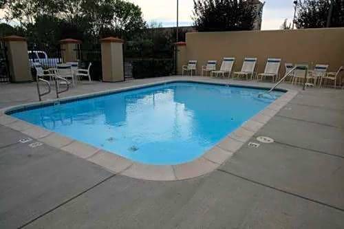 2-Star Hotel ∙ Hampton Inn Milpitas