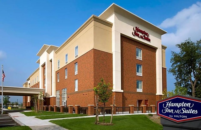 2-Star Hotel ∙ Hampton Inn & Suites Syracuse/Carrier Circle