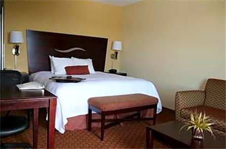 2-Star Hotel ∙ Hampton Inn Galax