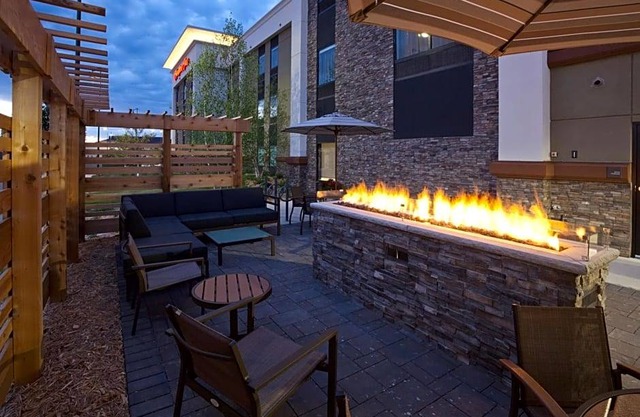 2-Star Hotel ∙ Hampton Inn Spicer Green Lake, MN