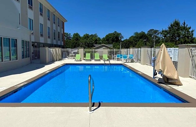 2-Star Hotel ∙ Holiday Inn Express & Suites - Enterprise, an IHG Hotel