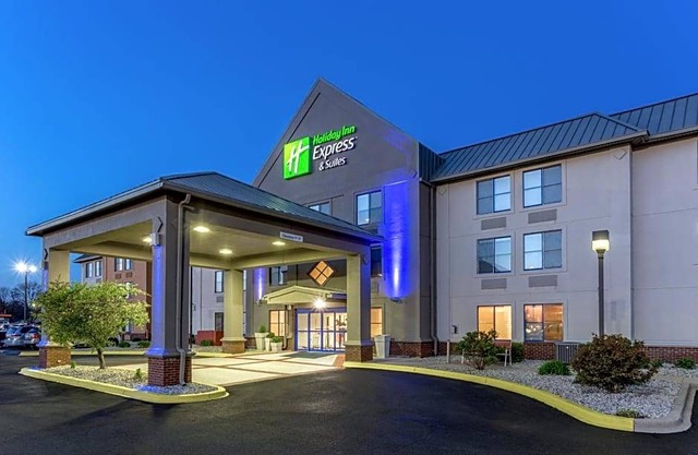 2-Star Hotel ∙ Holiday Inn Express Scottsburg, an IHG Hotel