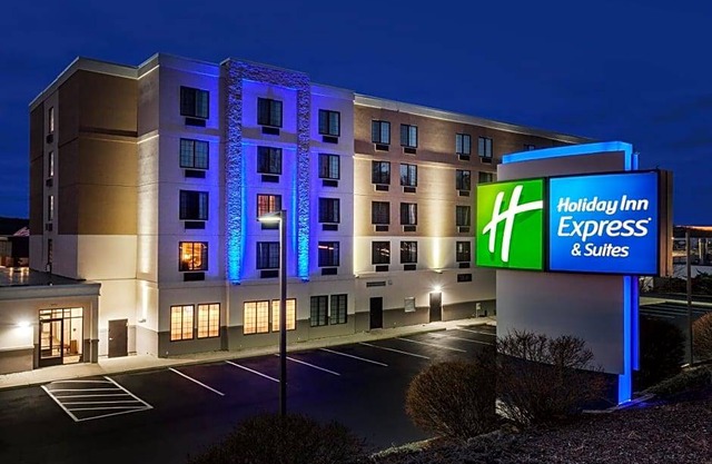 2-Star Hotel ∙ Holiday Inn Express Hotel & Suites Providence-Woonsocket, an IHG Hotel
