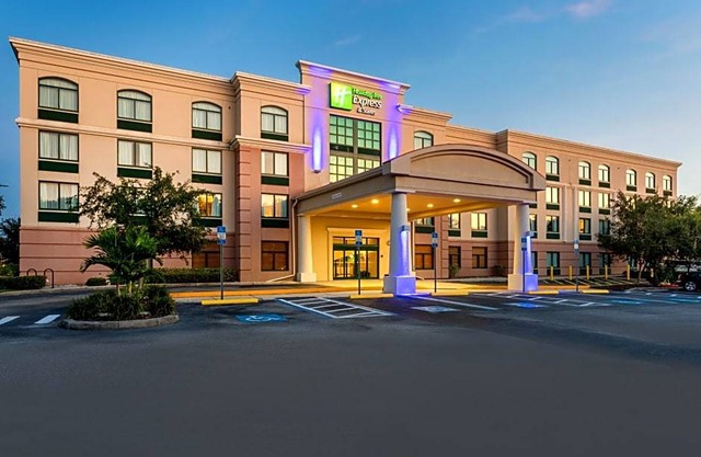 2-Star Hotel ∙ Holiday Inn Express & Suites Bradenton East-Lakewood Ranch, an IHG Hotel