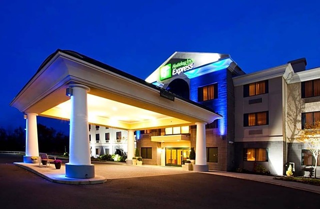 2-Star Hotel ∙ Holiday Inn Express Syracuse Airport, an IHG Hotel