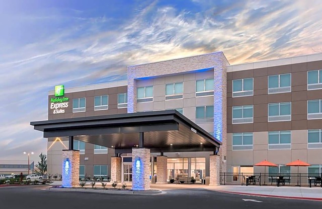 2-Star Hotel ∙ Holiday Inn Express & Suites - Prosser - Yakima Valley Wine, an IHG Hotel