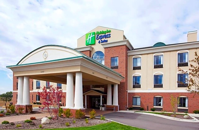2-Star Hotel ∙ Holiday Inn Express Hotel & Suites Howell, an IHG Hotel