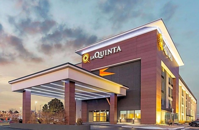 2-Star Hotel ∙ La Quinta by Wyndham Denver Aurora Medical