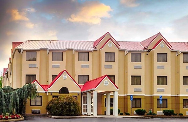 2-Star Hotel ∙ Microtel Inn by Wyndham Knoxville