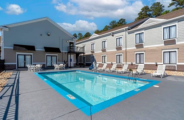 2-Star Hotel ∙ Quality Inn Phenix City Columbus