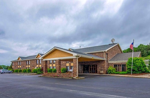 2-Star Hotel ∙ Quality Inn Tully I-81
