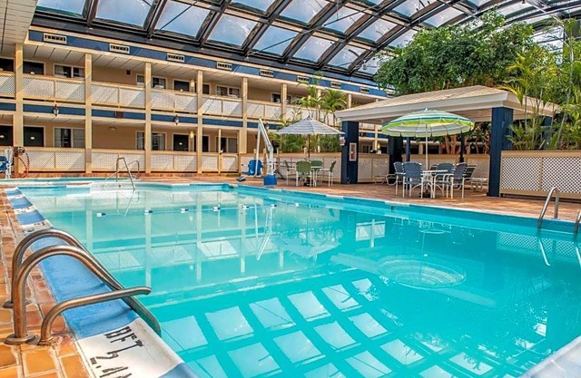 2-Star Hotel ∙ Ramada by Wyndham Indianapolis Speedway