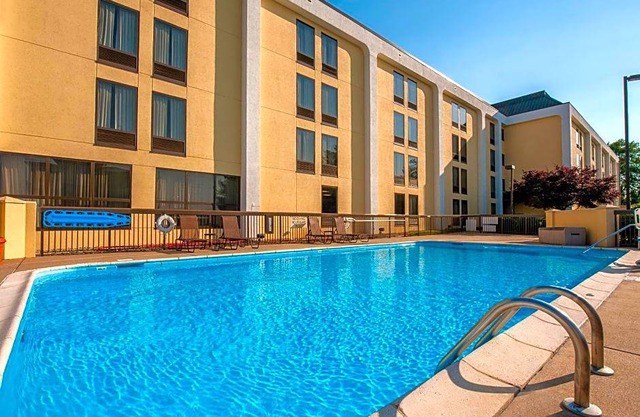 2-Star Hotel ∙ Hampton Inn Bowling Green