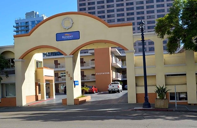 2-Star Hotel ∙ Baymont by Wyndham San Diego Downtown