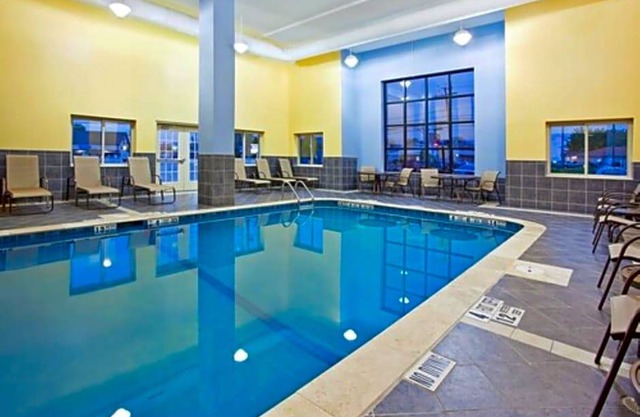 2-Star Hotel ∙ Holiday Inn Express & Suites Niagara Falls, an IHG Hotel