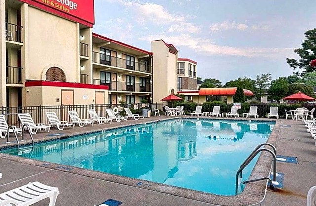 2-Star Hotel ∙ Econo Lodge Inn & Suites - Rehoboth Beach
