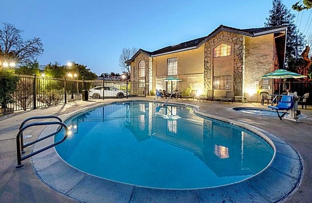 2-Star Hotel ∙ Clarion Inn Silicon Valley