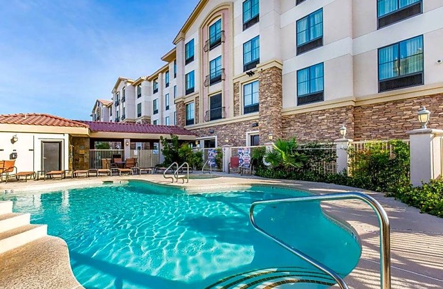 2-Star Hotel ∙ Comfort Inn & Suites Henderson - Las Vegas