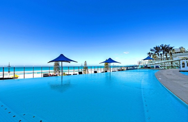 🌊 2-Storey 4-Bedroom Sub-Penthouse with Ocean Views 🌊