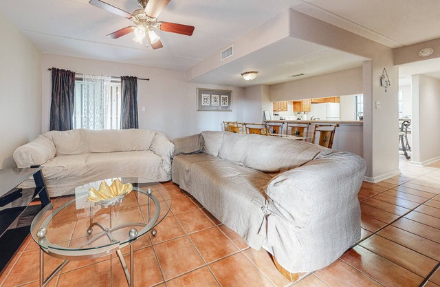 2-story condo with on-site pool & pool views - private balcony & washer/dryer