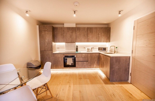 2 The Hideaway (2mins from the beach)