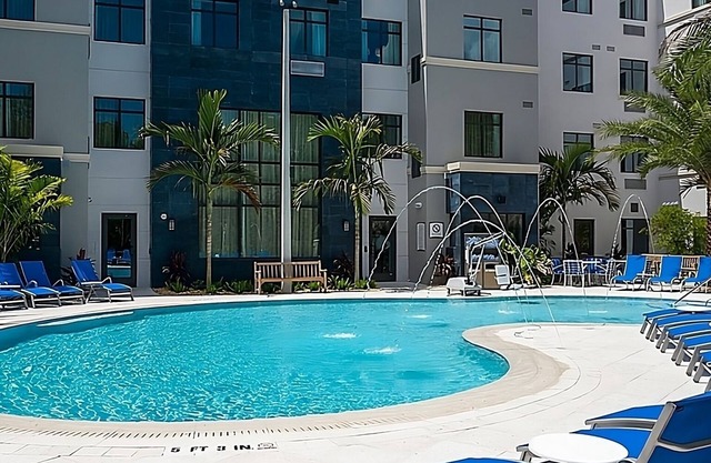 2 Tranquil Rooms w/Poolside Access near Naples Beach – Pure Comfort