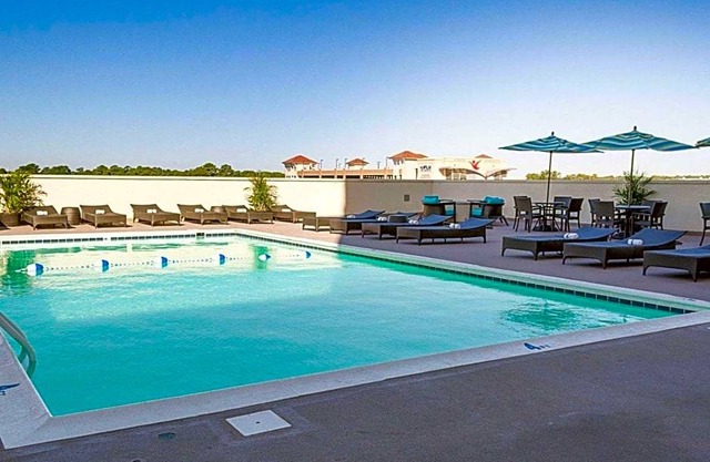 2-Star Hotel ∙ Comfort Suites Beachfront