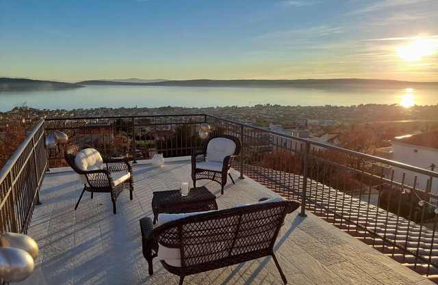 2 vacation apartments with highlight roof terrace and pool.