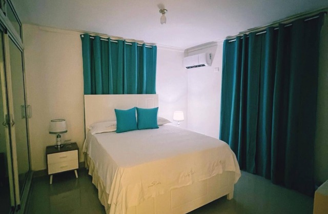 20 minutes from the airport! Cozy 1-bedroom apartment