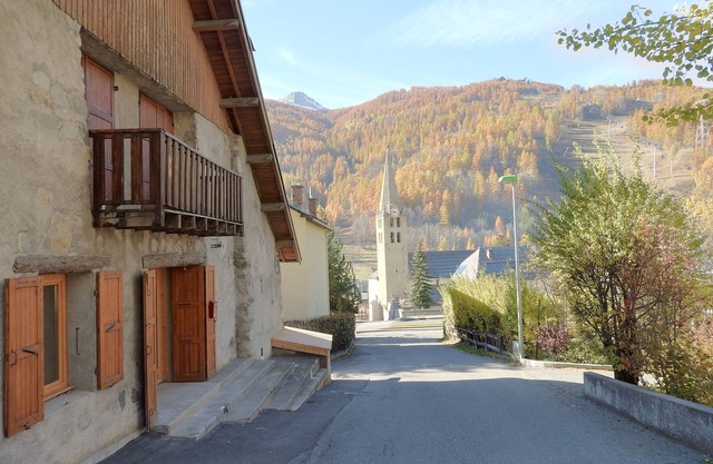 200 m FROM SKI SLOPES- HOUSE FOR 12 PERSONS