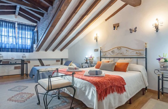 200 m² Apartment ∙ 3 bedrooms ∙ 8 guests