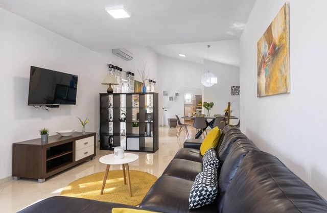 200 m² House ∙ 3 bedrooms ∙ 8 guests