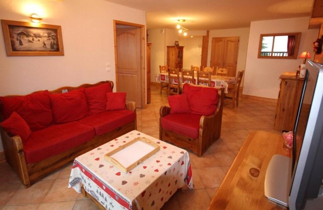 200m from shops, 1st floor, balcony, parking, tv, ski locker, 75m², Les Saisies