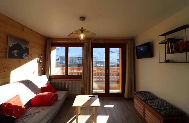 200m from ski lifts, 4th floor, balcony, tv, ski locker, 33m², Tignes