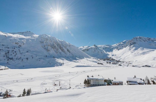 200m from ski slopes, 5th floor, view lake, balcony, tv, ski locker, 64m², Tignes