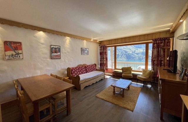 200m from ski slopes, 6th floor, view open, balcony, tv, ski locker, 62m², Tignes
